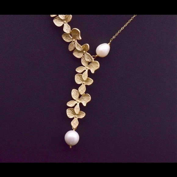 S925 Natural Fresh Water Pearl Leaf Necklace - Picture 3 of 9